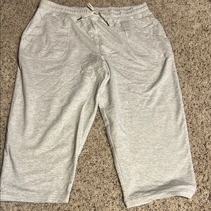 Women's Gray Capris